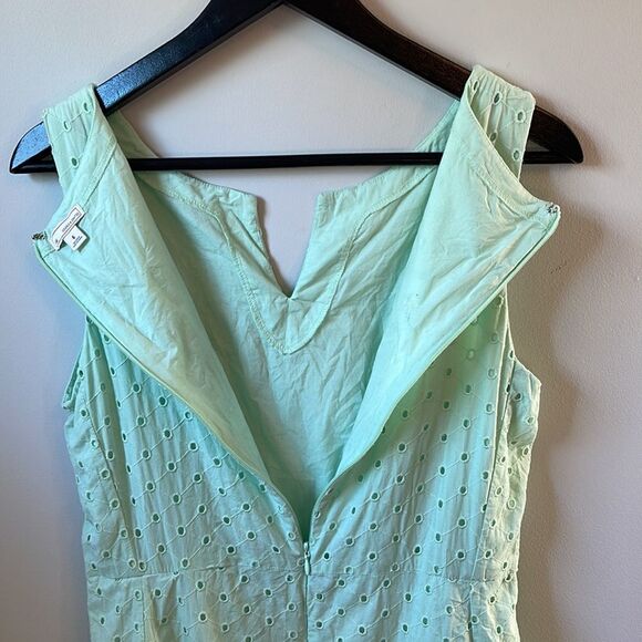 GAP‎ Eyelet Mint Green Dress. Size 6 - Picture 6 of 8